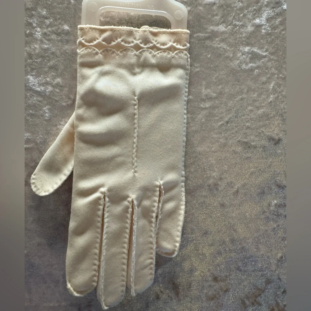 Vintage women’s gloves. #2